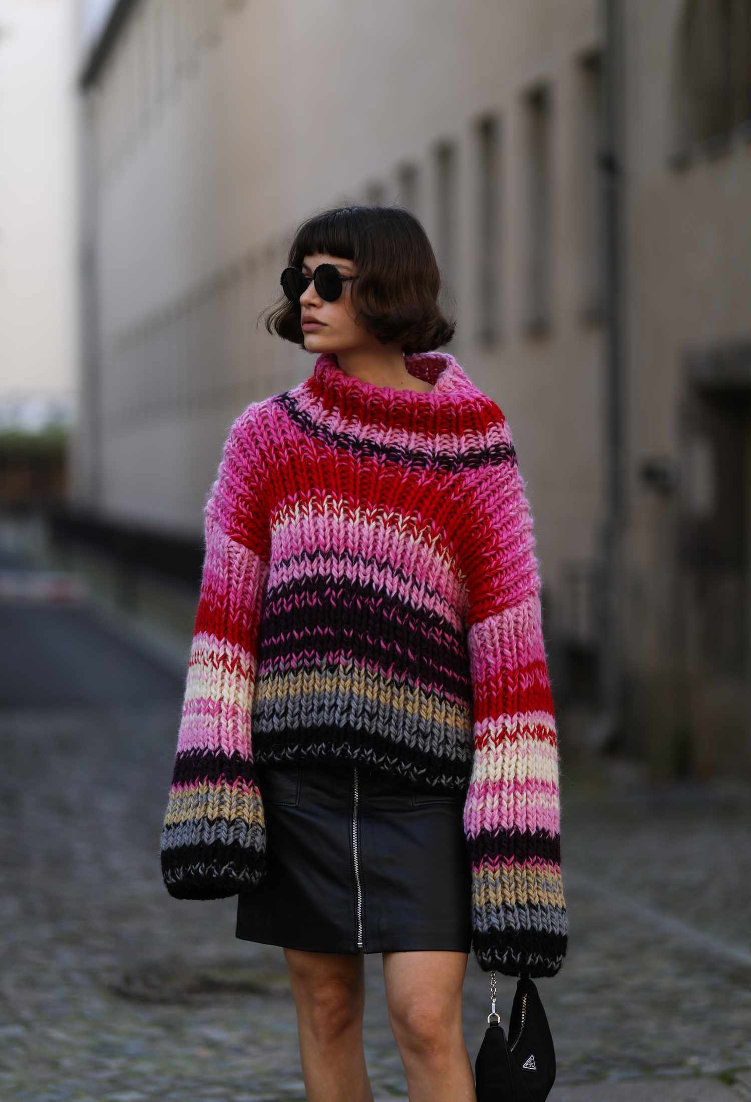 Lea Naumann wears a pink oversized sweater and a skirt, a 2023 Scorpio outfit for women.