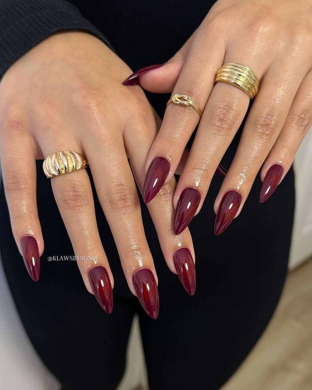 A deep red aura nail for Scorpio season.