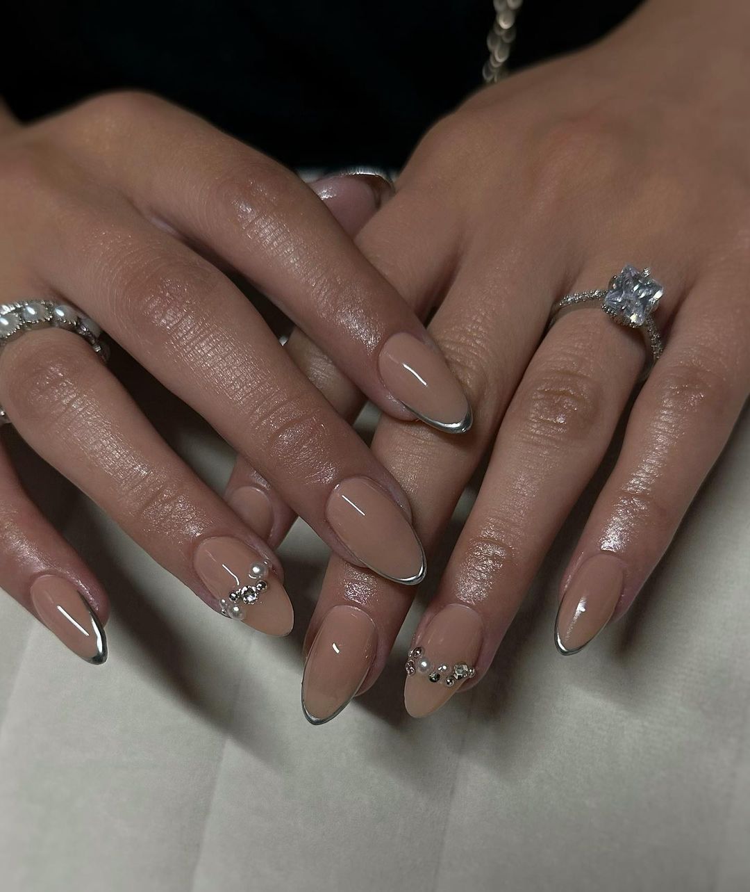 A dainty silver chrome manicure for Scorpio season.