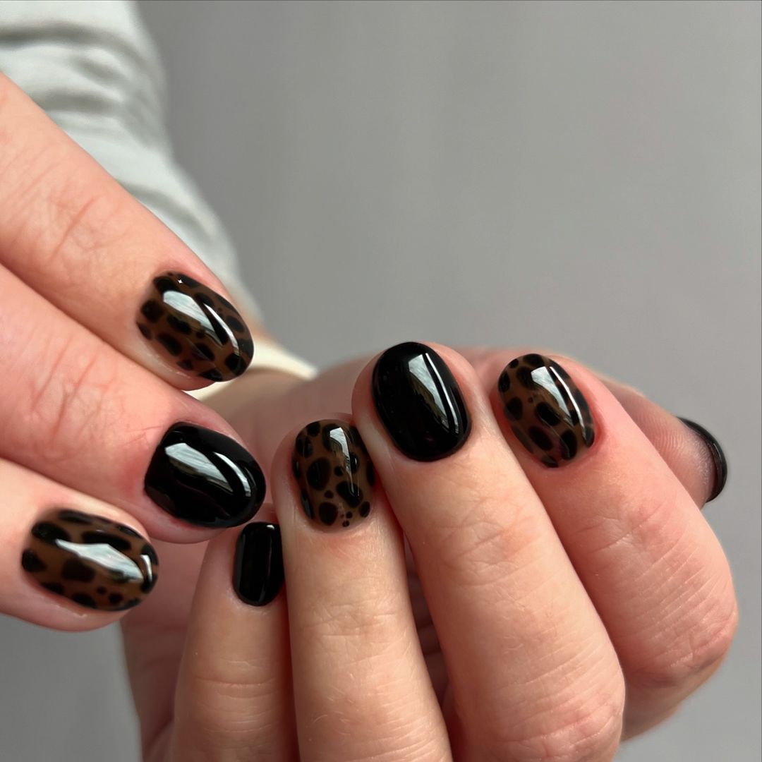 A dark cheetah nail design for Scorpio season.